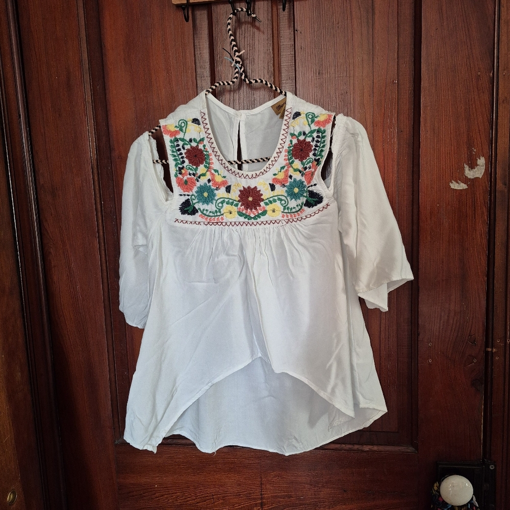 Wrangler Embroidered Off The Shoulder Sleeve Top Small